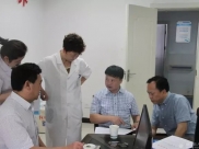 邹圣福到德江县人民医院检查指导危重孕产妇和新生儿救治工作