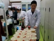 【图片新闻】病房里的年味