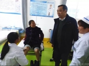 张永红妇女节慰问患者及一线医护人员