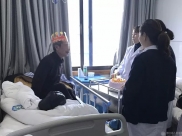 眼科：为一位69岁老人过生日