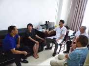 张清霜看望德江县人民医院帮扶专家