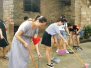 创卫路上白衣天使甘做城市美容师