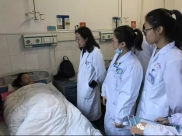【专家坐诊】重庆女军医坐诊县医院光看简历就服了！