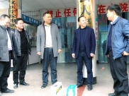 县政协党组书记副主席周骥副县长张进到德江县人民医院慰问医护人员