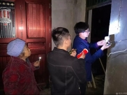 驻村干部当“电工” 半夜入户除火险